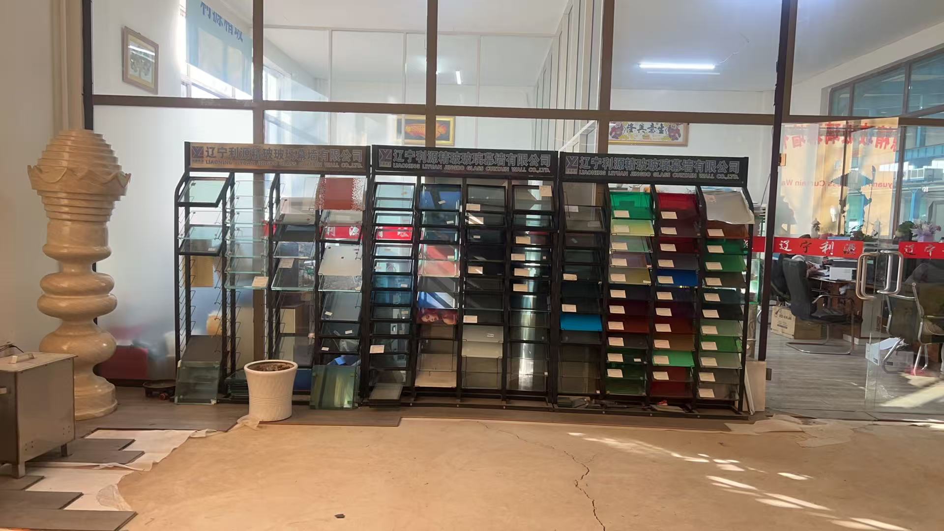 白城市工程玻璃批量采购钢化玻璃 - 方案